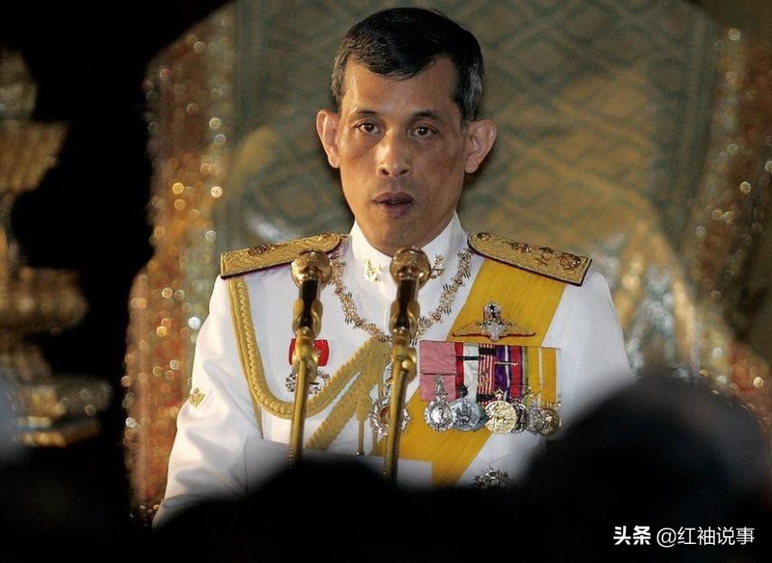 提帮功缺席泰王70岁生日,69岁泰王终于回心转意