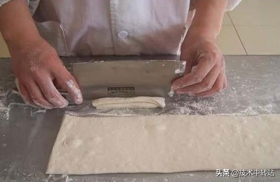 快速做油条的做法和配方的全过程,做早餐油条做法和配方的全过程