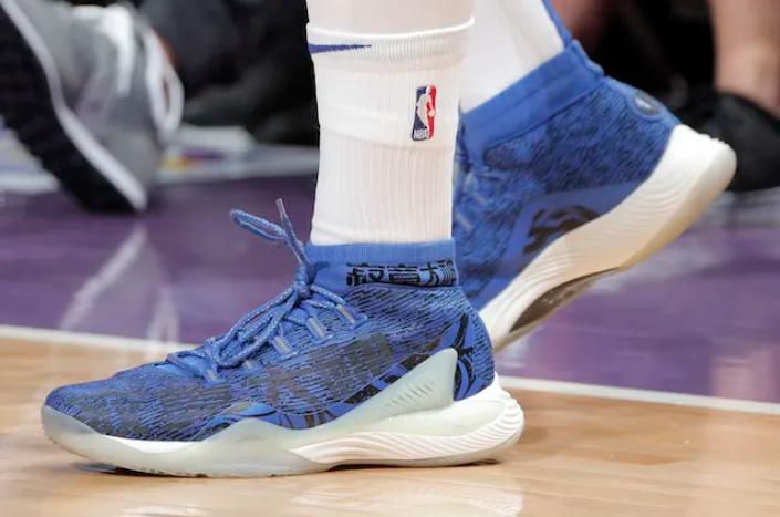 谁才是夏季联赛鞋王？字母哥的哥哥也有签名鞋老詹上脚球鞋扎眼