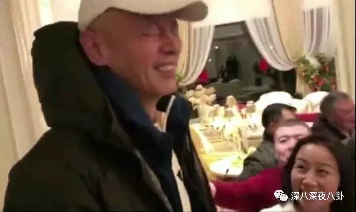 葛大爷回看以前的比赛,葛大爷下班时候的日常