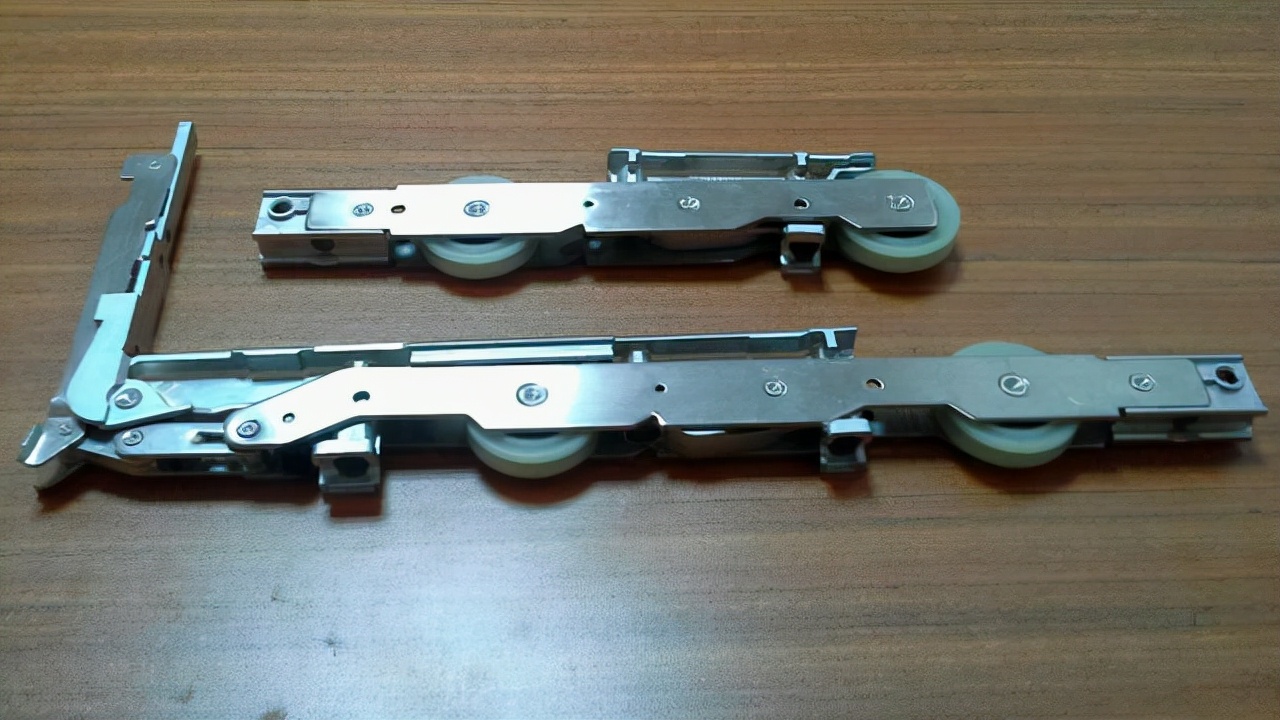 花三千多买了地轨推拉门，比吊轨好用又划算，谈谈我的亲身体验