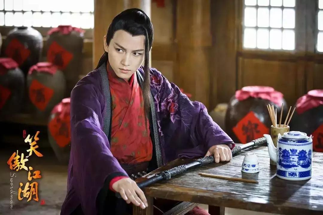 当男人开始化妆穿裙子了,当男人开始化妆