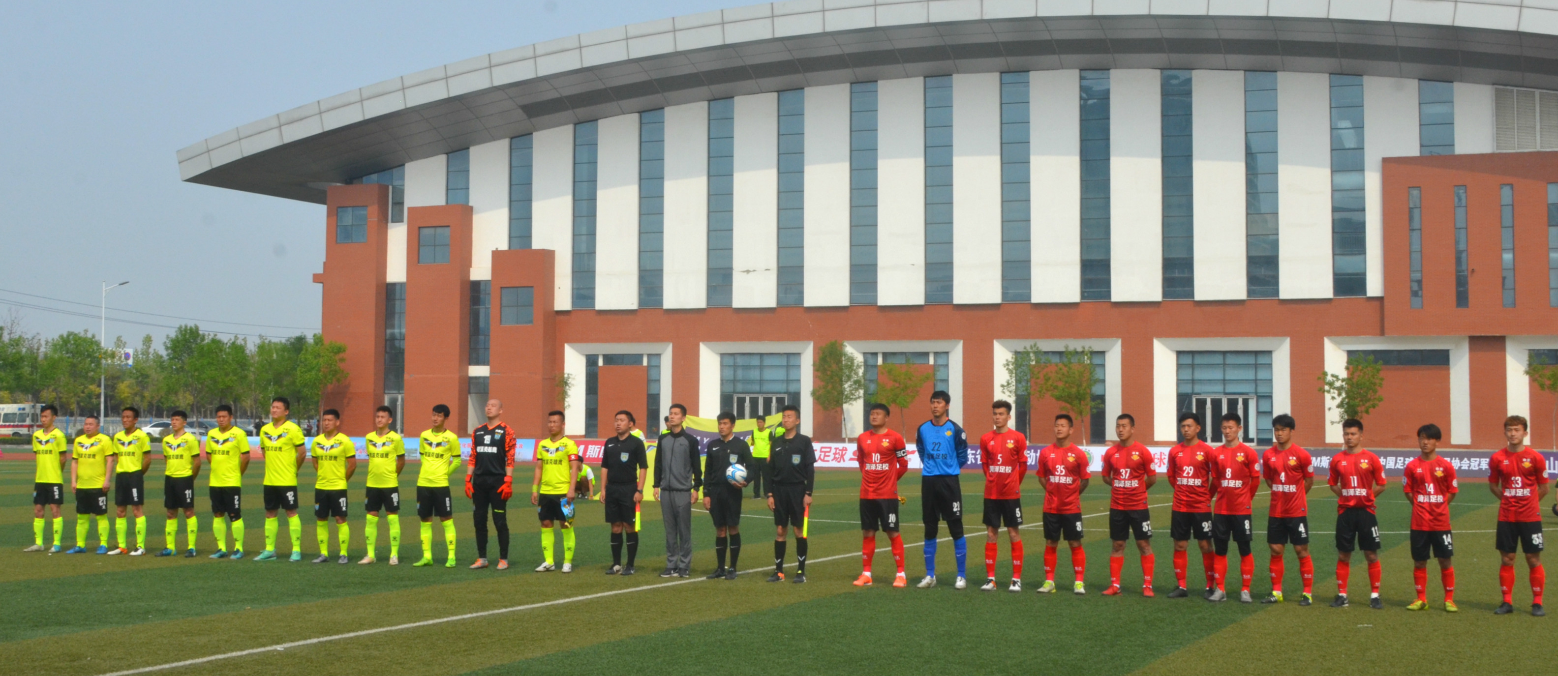 市体育局局长史长华亲临东营为曹州队加油助威,曹州队3:1胜对手