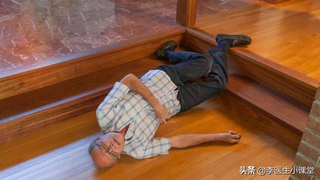 阿司匹林，长期吃容易出血！医生：教你3个办法，减少消化道出血