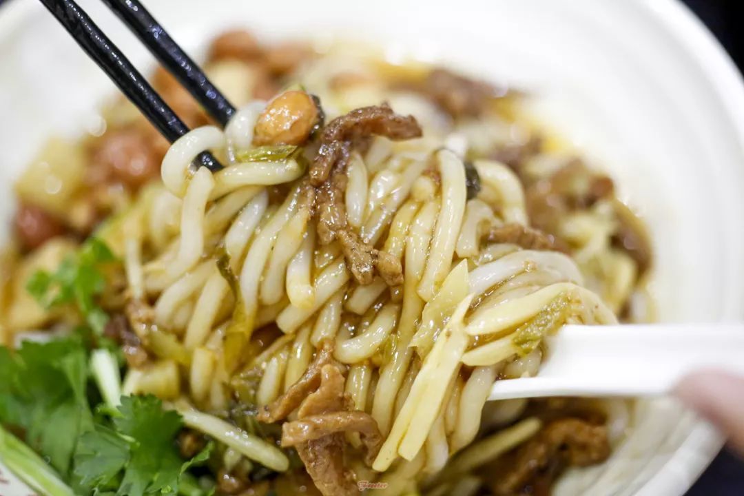 我们跟着本地人吃完这十家店，做了一份最靠谱的三亚美食线路