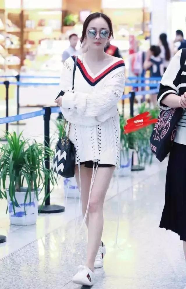 买一双平底的小白鞋,想买便宜的小白鞋怎么搜