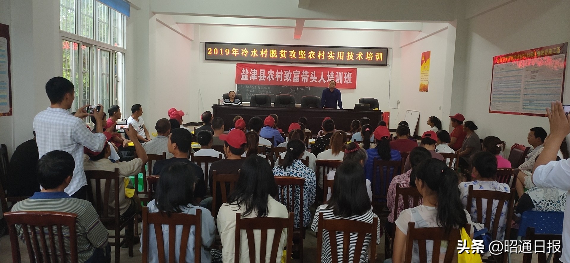 朱洪:即使摔倒都紧紧拽着梦想的昭通追梦人