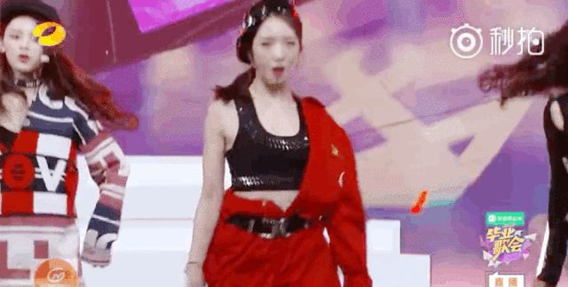 孟美岐涂口红视频,孟美岐粉色礼服出圈图