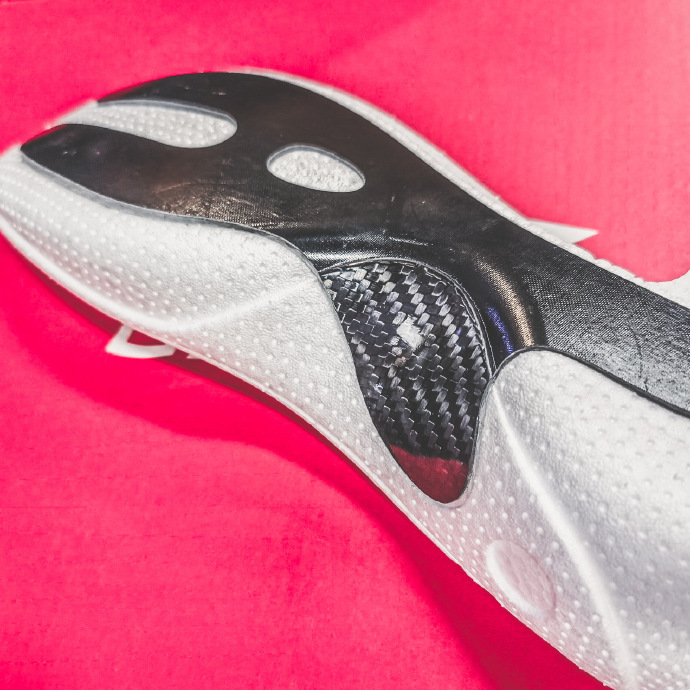 韦德之道九低帮是全掌碳板吗,韦德之道8是高配全掌䨻吗