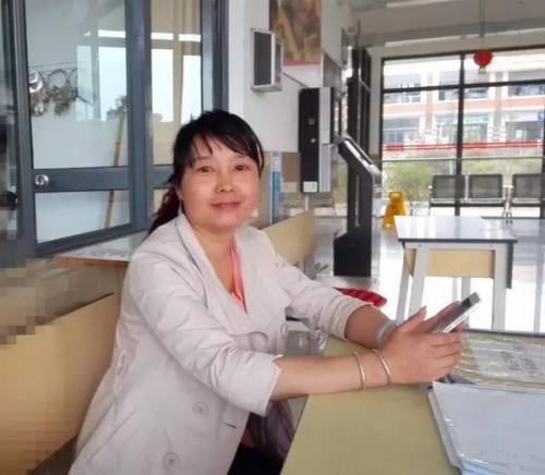 宿管阿姨辞职,辍学摆摊卖炸串