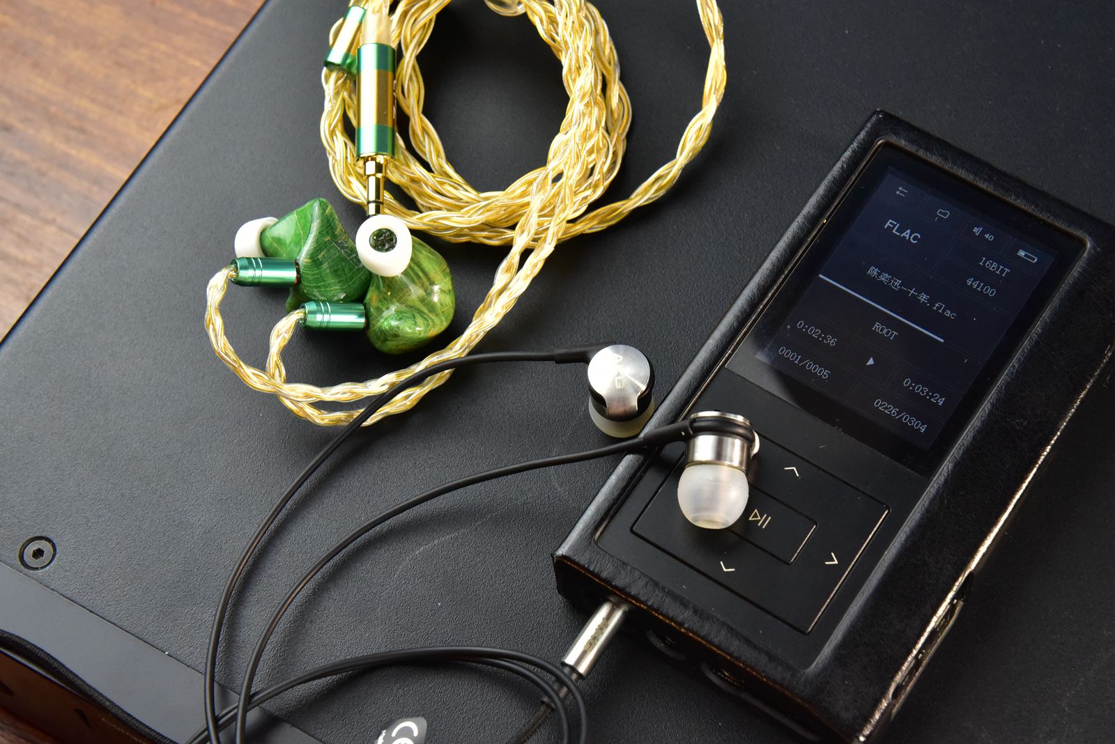 见识见识国产耳机诚意，5动铁声扬顶着堆料骂名平衡行业旗舰高价