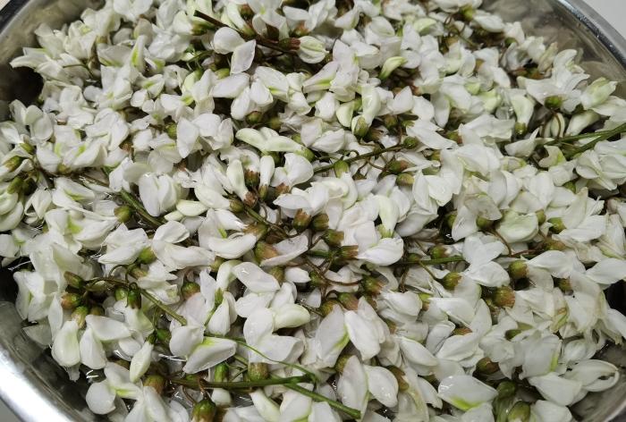 槐花除了蒸吃还可以咋吃,槐花怎样蒸着吃最有营养价值