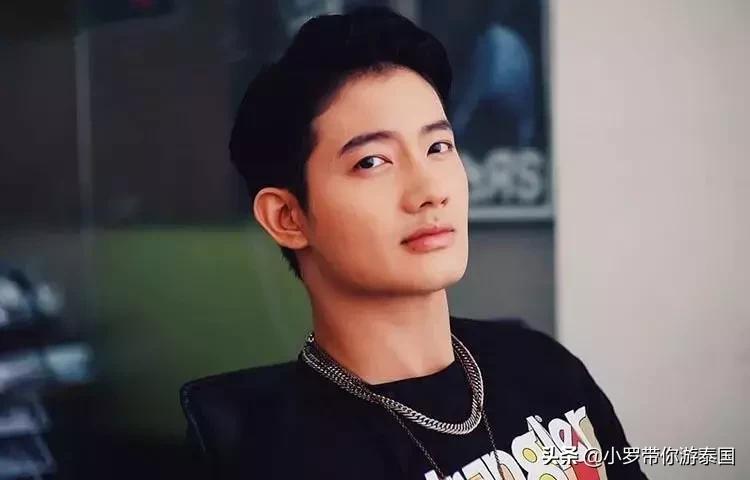 泰国男神Pae颈椎错位，停工两月仍未痊愈