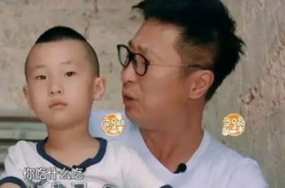 宝爸拉儿子聊人生,宝妈受不了报警!其实,爸爸唠叨比妈妈更可怕