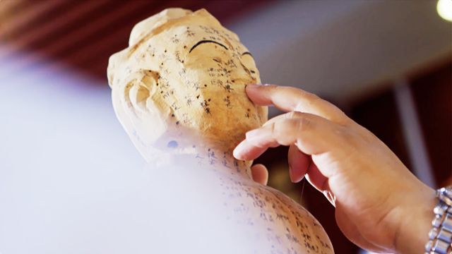 但凭一枚针，悬壶济世人