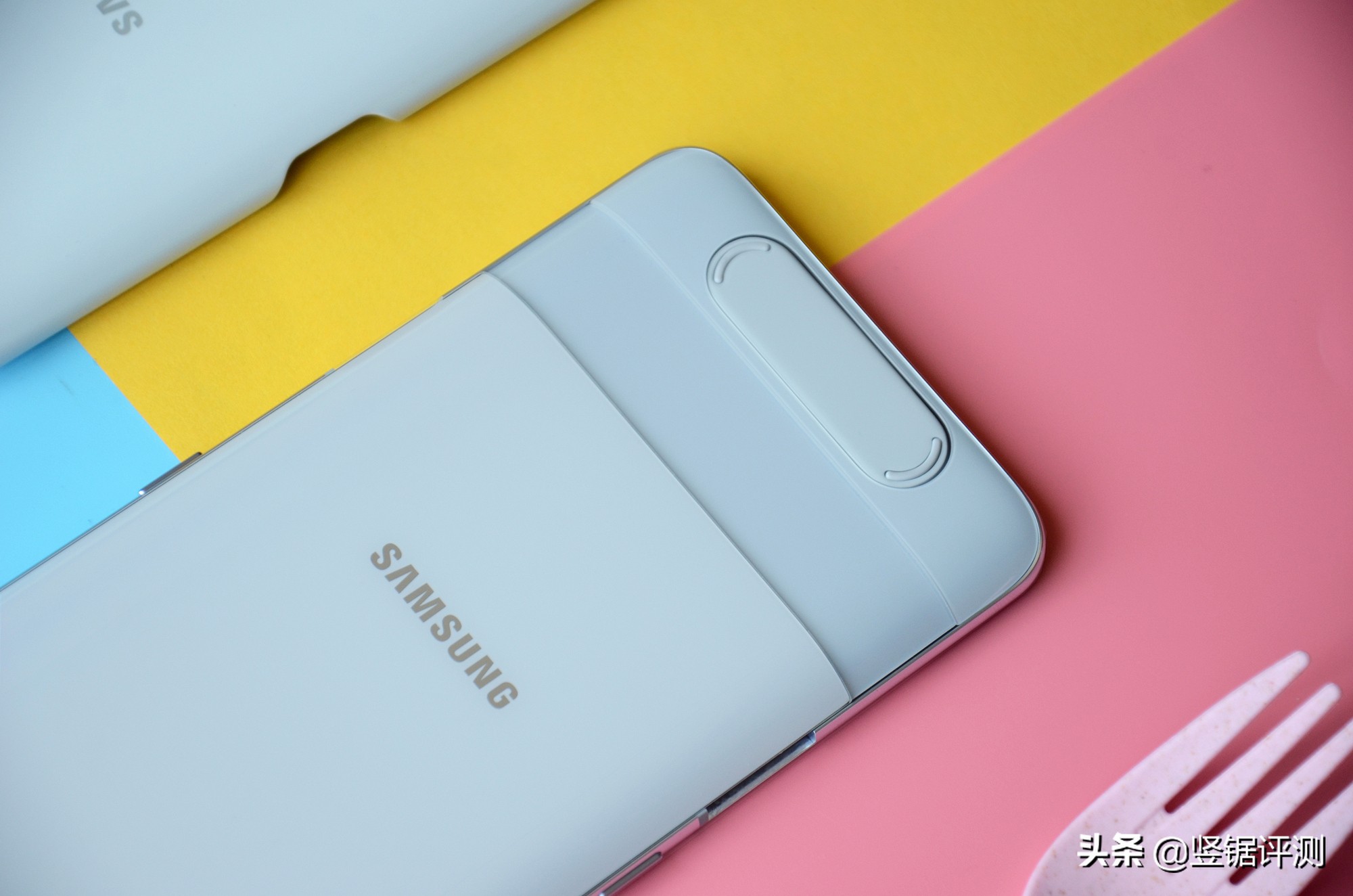 三星A80深度评测，6.7英寸全面屏，旋转摄像头设计