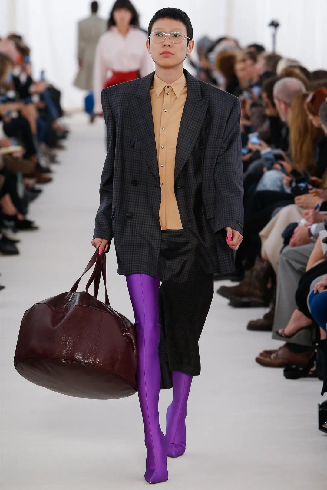 巴黎世家七夕土味广告,巴黎世家的七夕广告真的土爆了吗