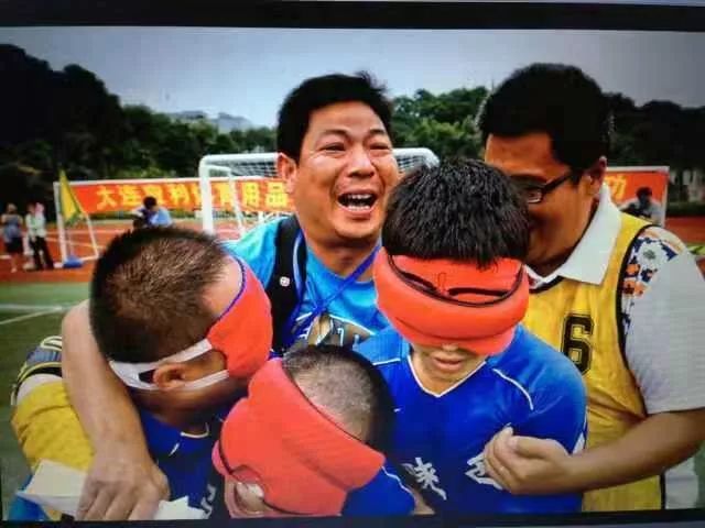 西安莲湖小学生踢足球,西安儿童踢足球