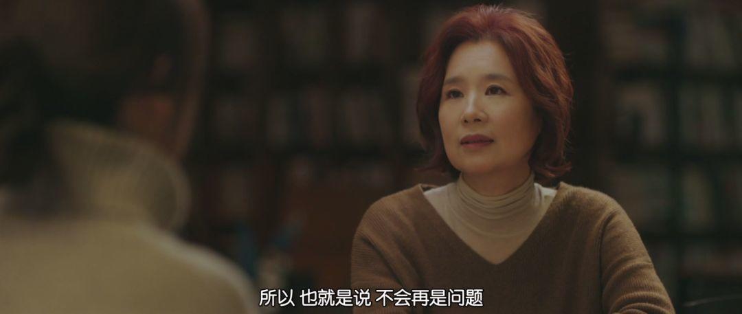 韩国女团两位成员,2个韩国女团练习生一前一后跳舞