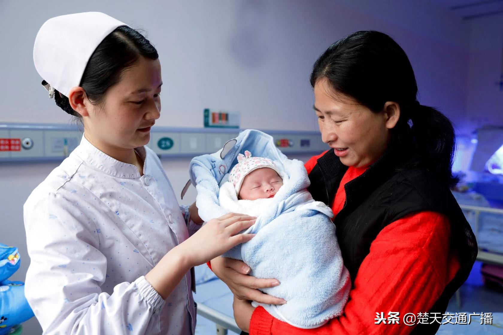 危重病人转院紧急护送,抢救八次早产儿