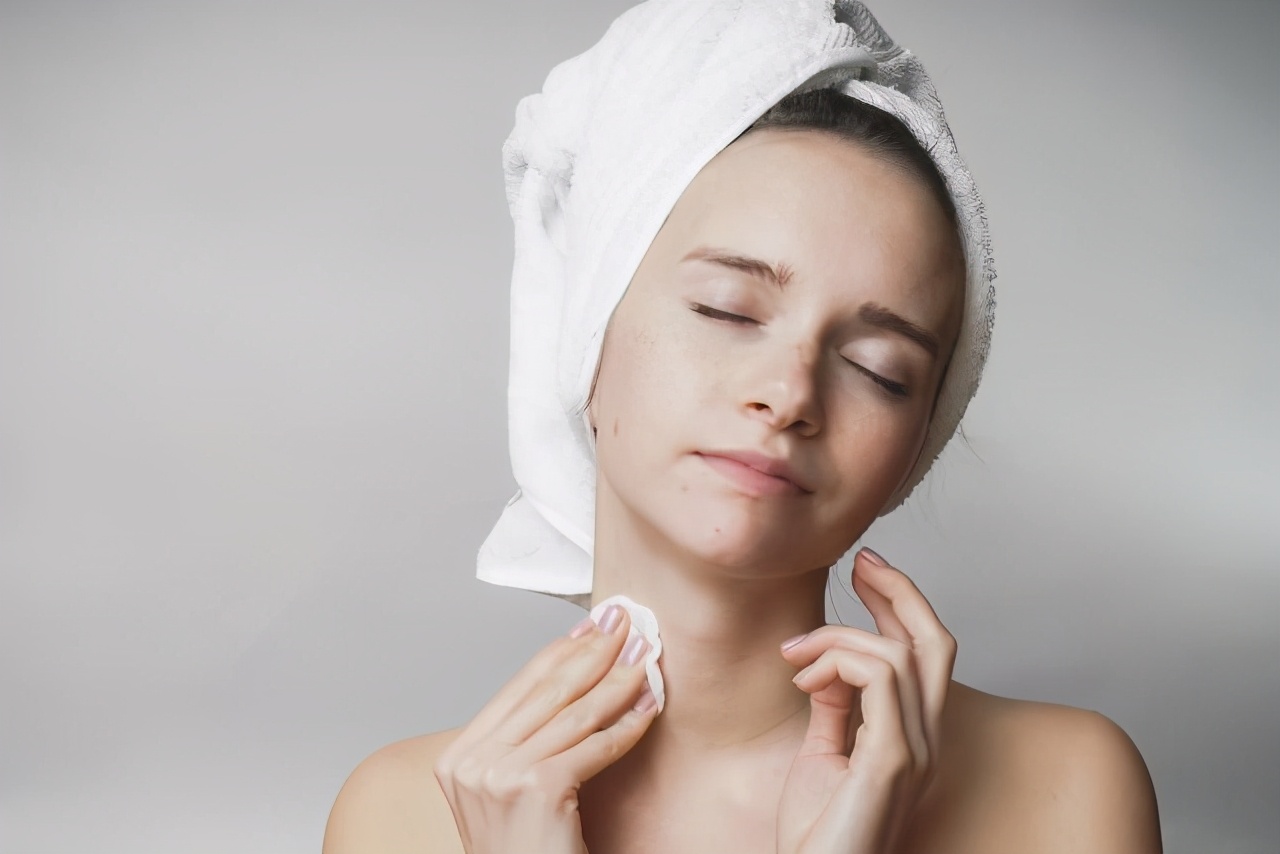 暴晒后脸上的斑严重怎么补救,晒后怎样快速去晒斑