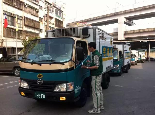 感受一下日本快递员的服务,日本快递员竟然不怕差评