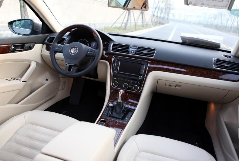 大众帕萨特1.8t最高配内饰,大众帕萨特330星空次顶配内饰