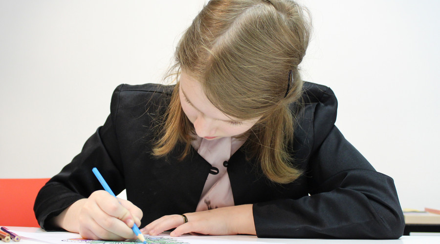 做化妆品微商怎么寻找货源,怎样做化妆品微商代理