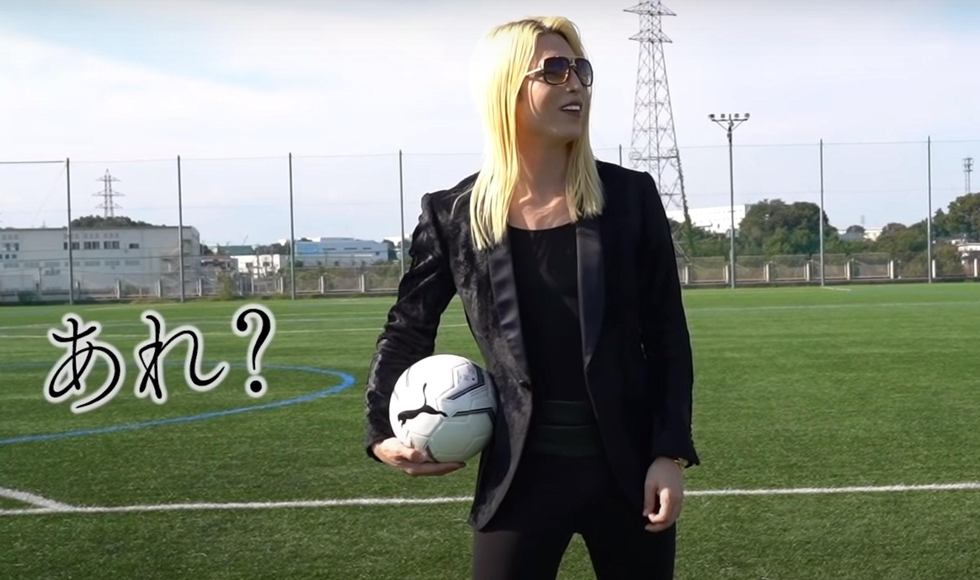 日本“帝王级”牛郎返母校，遇最怕的人秒乖巧，外形变化大遭调侃