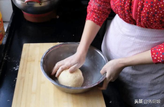 普通面粉自制蜂蜜小面包,3分钟制作蜂蜜小面包香甜酥软