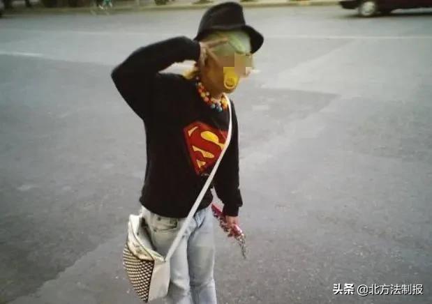 要出道?猥亵女童的网红“豆浆王子”出狱,竟搭舞台开“记者会”,引众怒