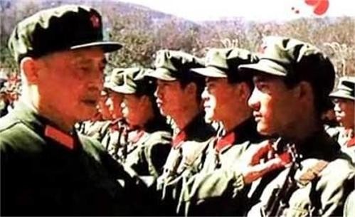 对越战争尚未结束，*小平邓**为何急着裁军百万？还要在两年内完成？