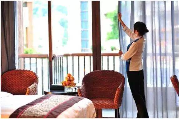 「冬来临·醉温泉」新装怡情谷主楼高级房,早晚2餐+泡38个温泉池