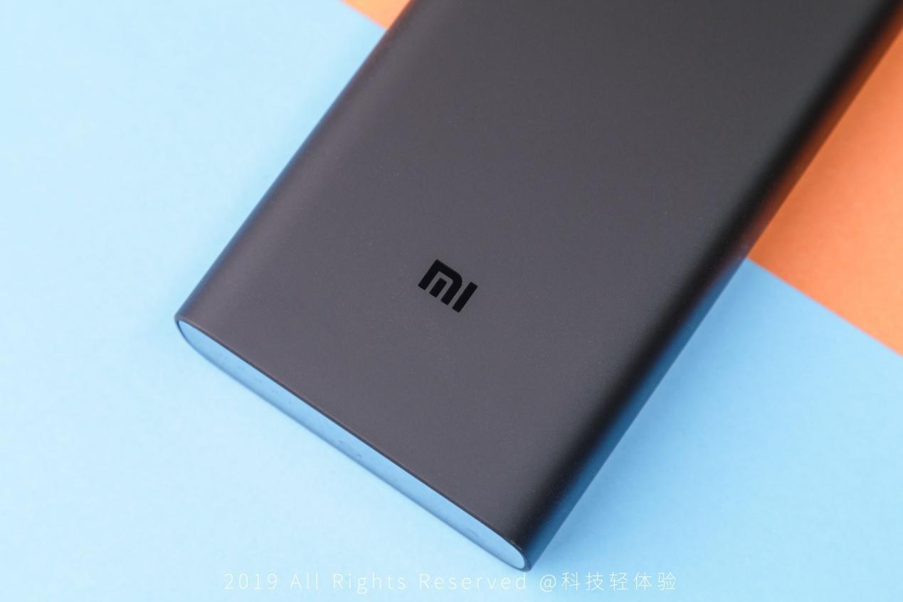 小米移动电源3闪充版怎么充电,小米移动电源310000毫安说明书