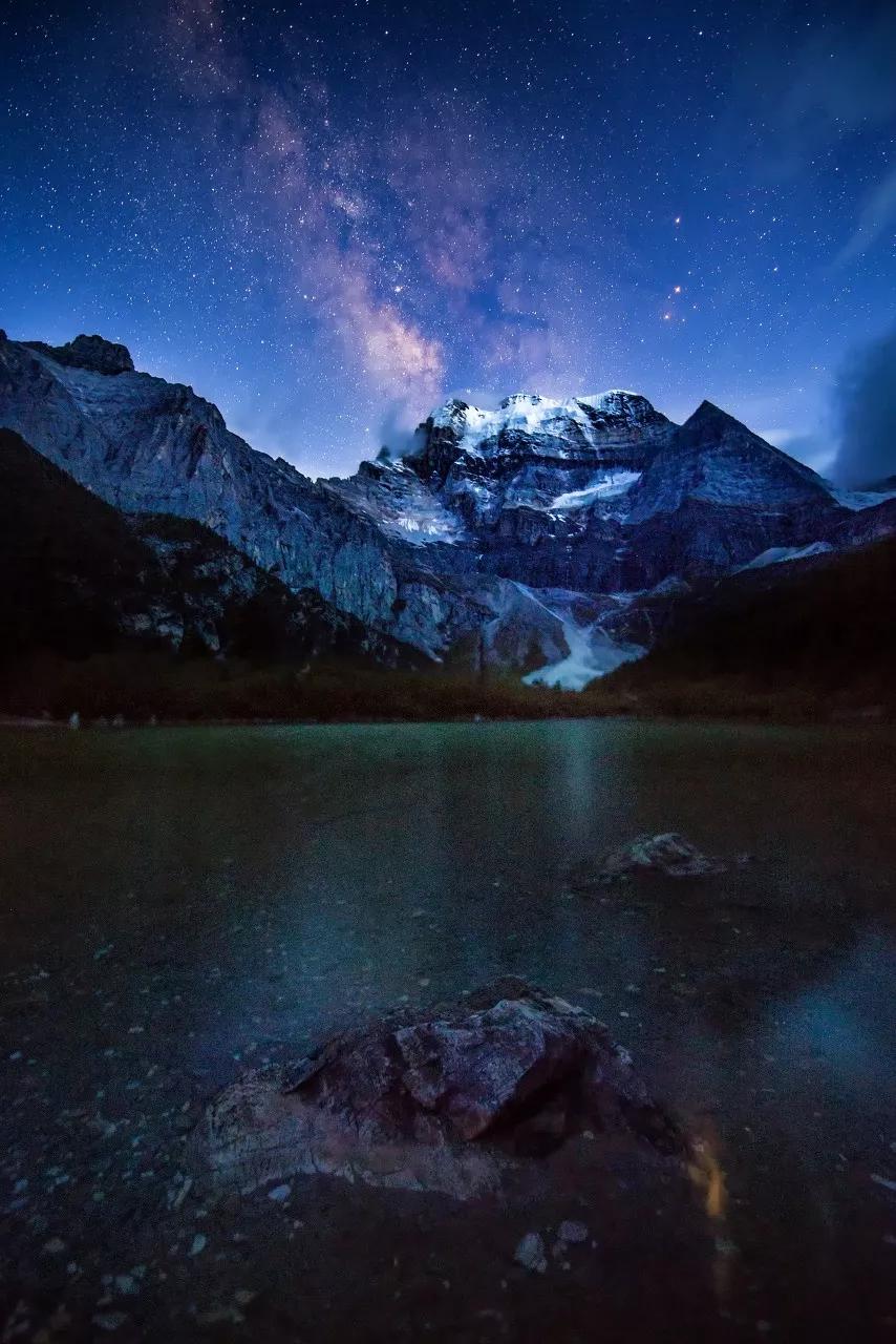 国内最适合一个人旅行的20个地方,一个人自驾旅行累了想回家