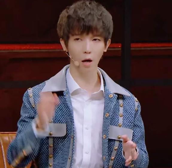 如果演员门槛低，那主持人就没门槛，金鹰节现暖心式提词器