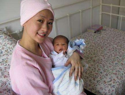 坐月子能自然变瘦吗,坐月子可以把白头发改善吗