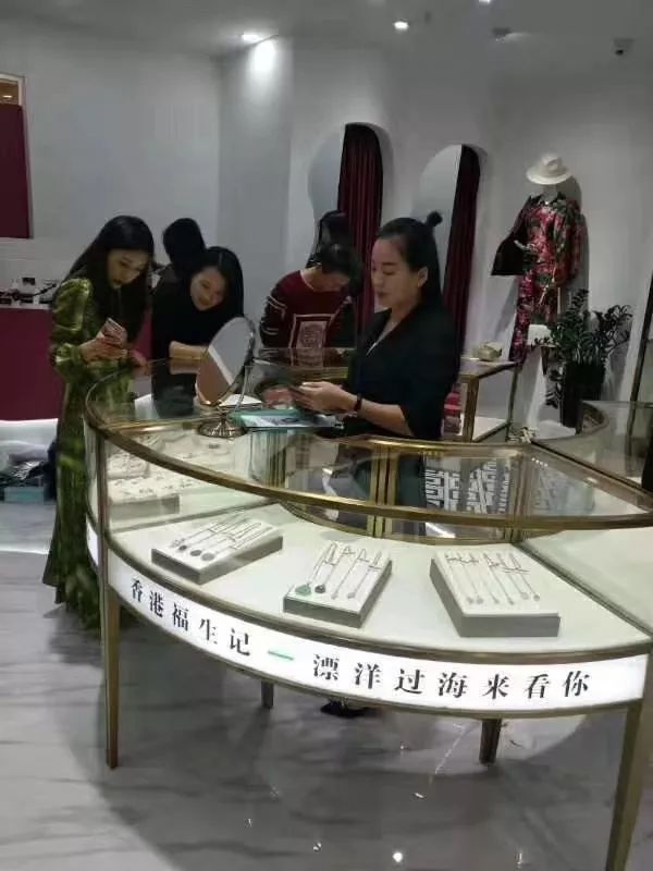 走在时代前沿：美色国际女装与福生记强强合作，开拓未来