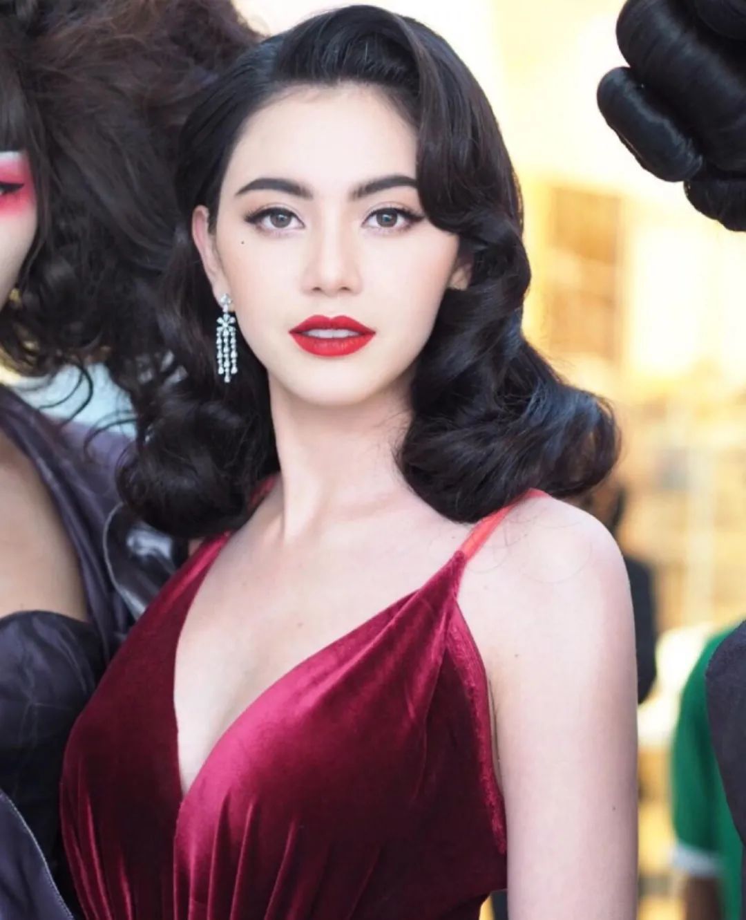 被称作泰国最美小花的90后，画上这个妆连Lisa都要被比下去