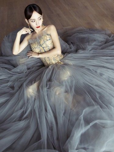 张嘉倪穿婚纱惊艳买超,张嘉倪雾霾灰长裙