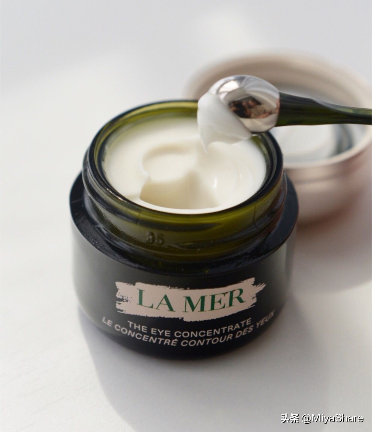 贵妇眼霜测评红黑榜,sk2跟娇兰眼霜哪个好用