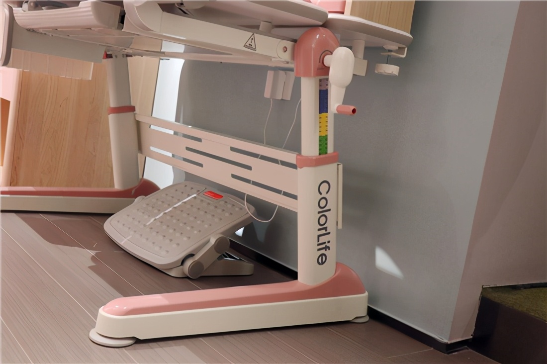 奋进星功能学习桌椅：为孩子的身体健康保驾护航