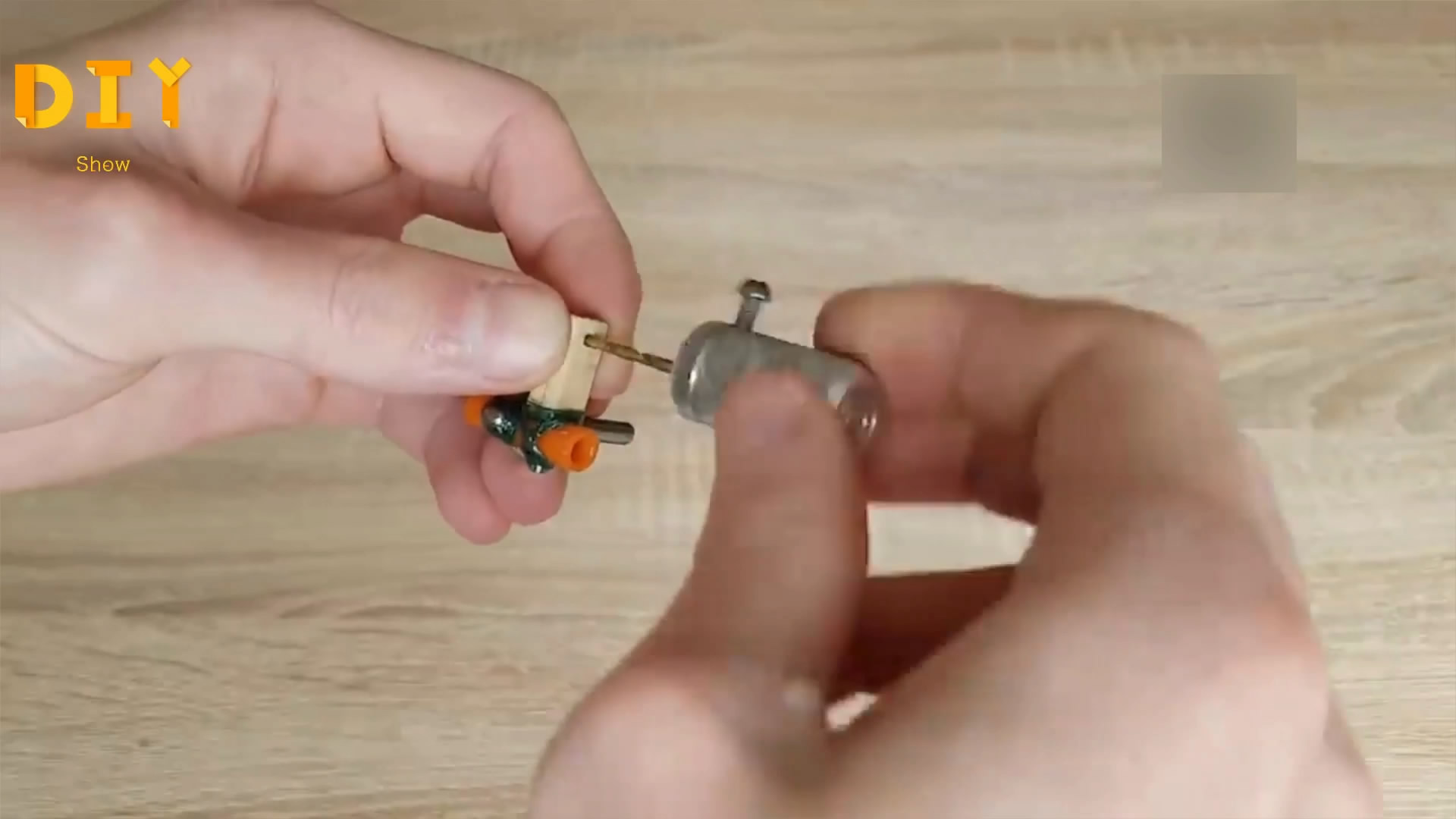 如何用纸板制作遥控车,用纸做遥控玩具车