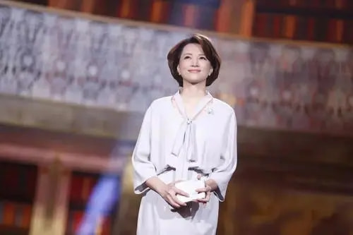 90后新晋主持人马凡舒，颜值与实力并存，被誉为董卿的“接班人”