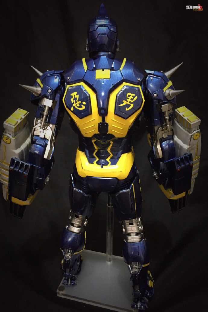 托尼史塔克《铁甲钢拳》吵闹小子钢铁侠盔甲