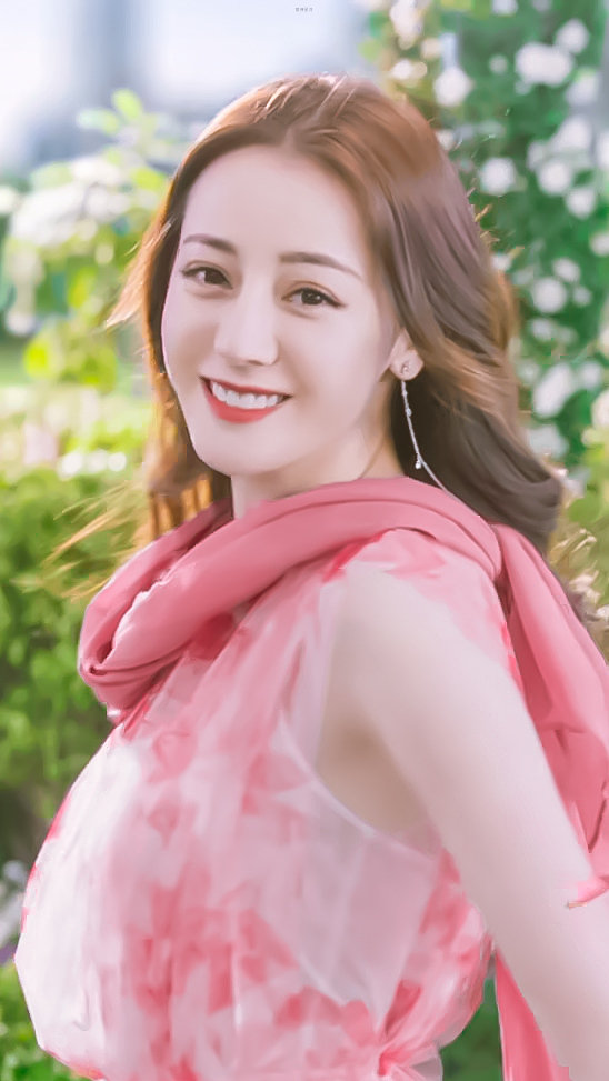 迪丽热巴的五官配上刘亦菲的脸型,刘亦菲迪丽热巴谁的眼睛好看