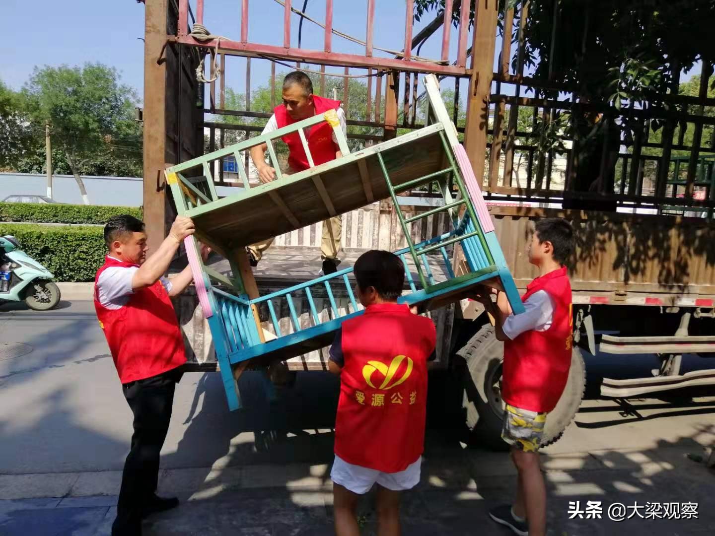 开封市爱源公益“牵线搭桥”幼儿床送给乡村幼儿园