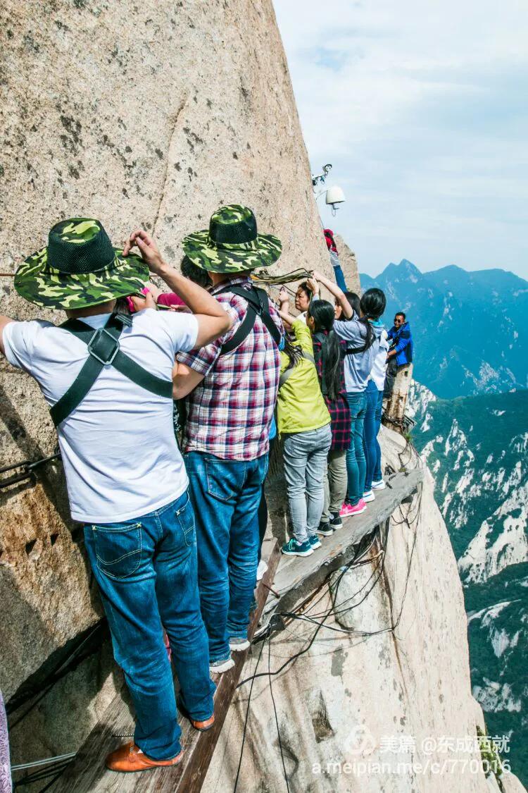 恐怖悬崖栈道挑战,挑战最恐怖玻璃栈道