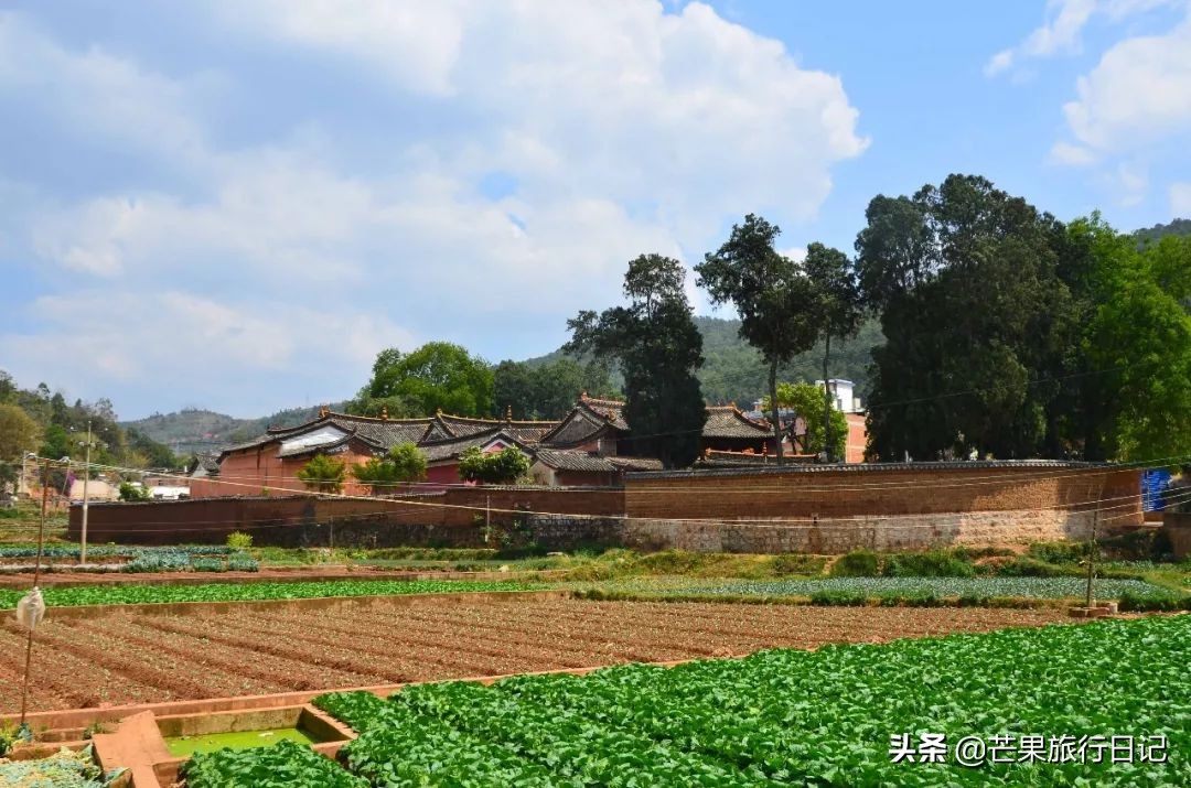 云南有块“天下第一雕”，手机拍照10元相机拍照50元，贵不贵？