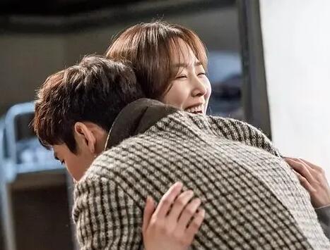 过来人忠告：男人有这些表现，说明他可能不爱你，又舍不得离开你